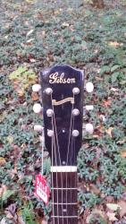 [2013 Gibson J35 Headstock]
